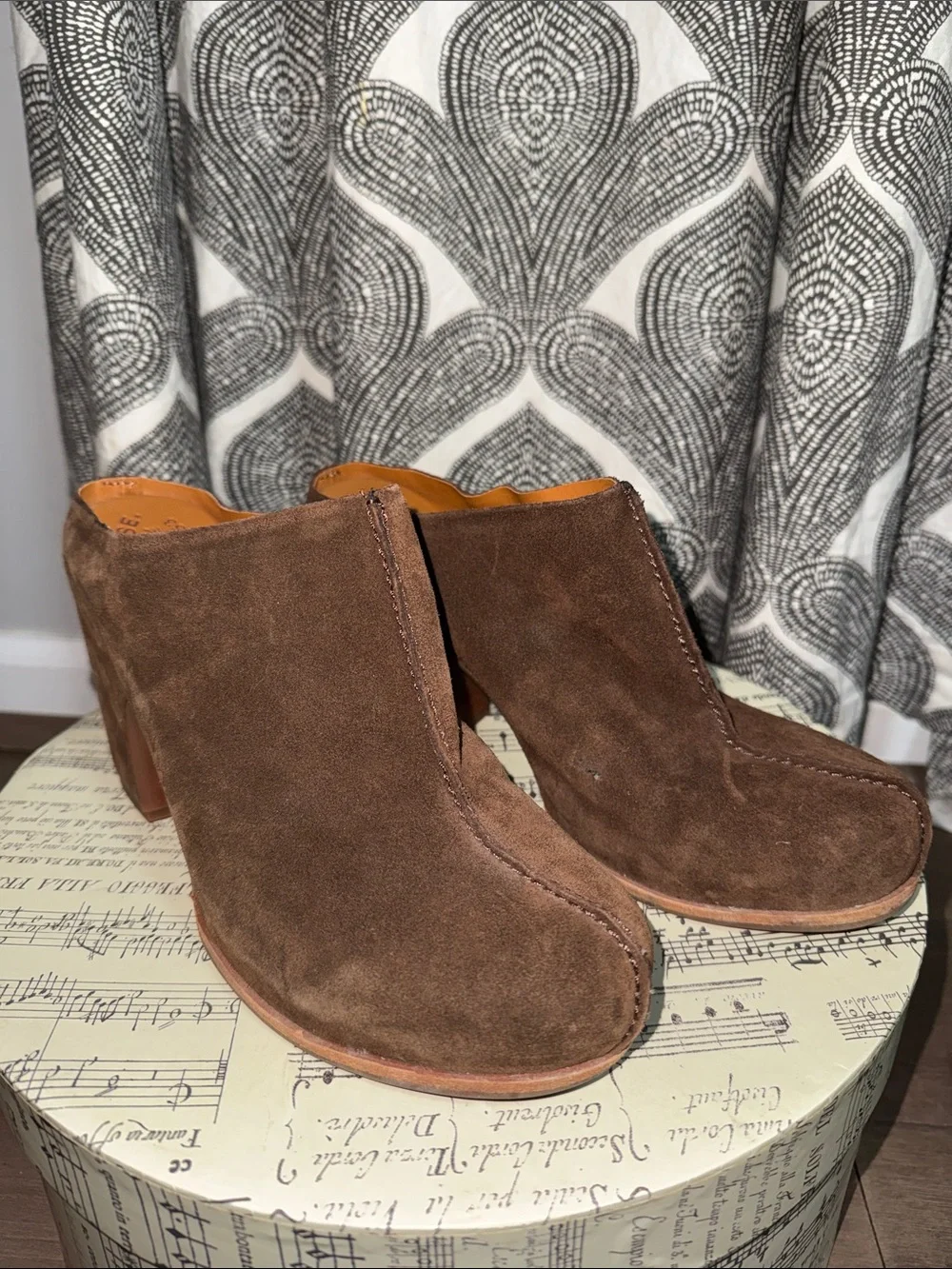 Kork-Ease Brown Suede Block Heel Mules – Women’s Size 9M